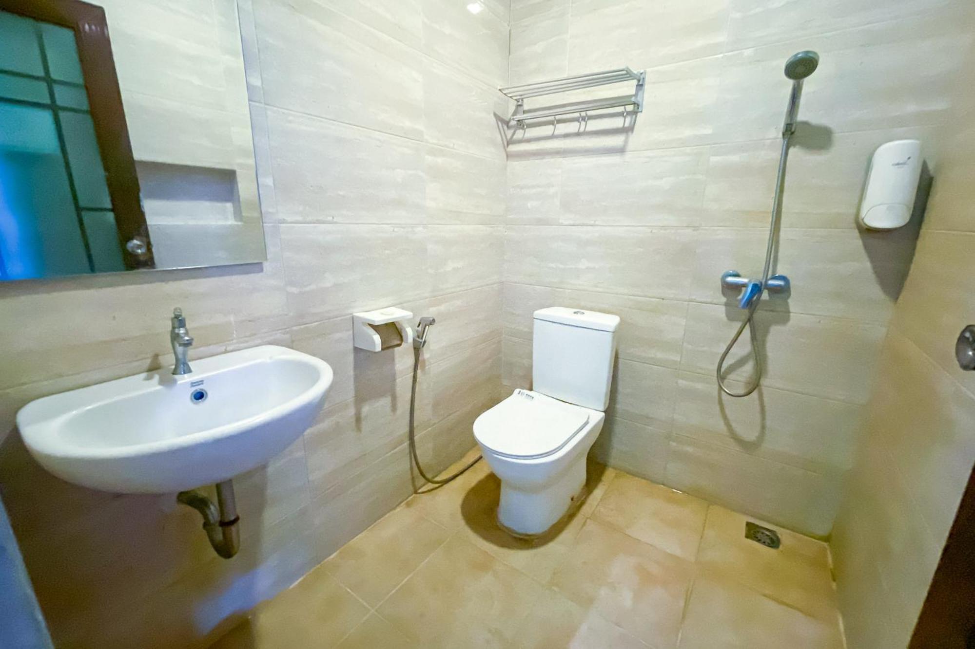 Hotel Reddoorz At Sentosa Jaya Helvetia à Medan Extérieur photo